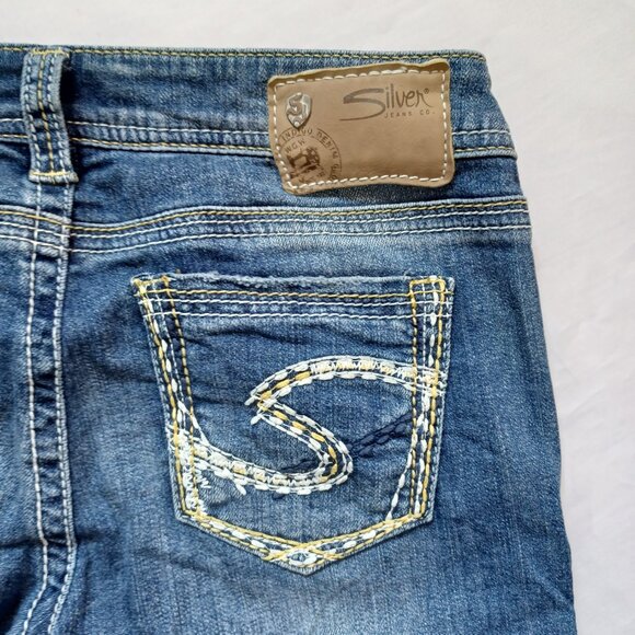 Silver Jeans November Capri Shorts Bermuda Lowrise Medium Wash Juniors Size 27 - Picture 4 of 10